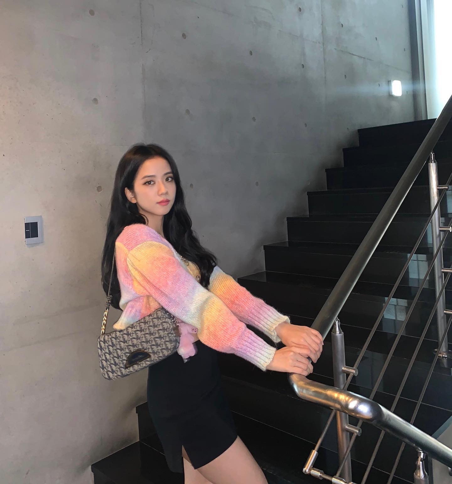 Jisoo mặc chân váy ngắn đẹp mê mẩn- Ảnh 7. Jisoo mặc chân váy ngắn đẹp mê mẩn- Ảnh 7.
