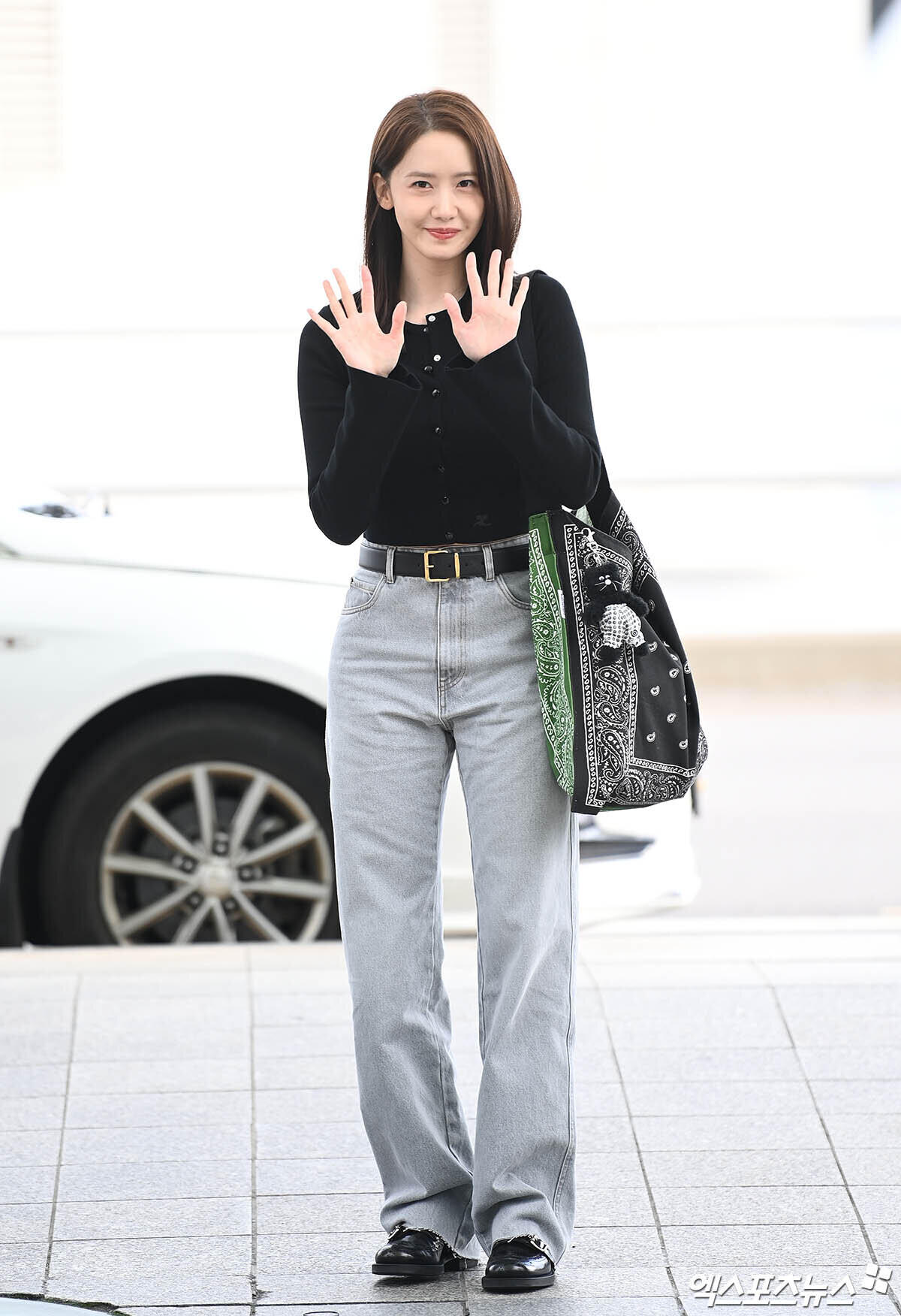 Phong cách của Yoona thăng hạng mạnh mẽ nhờ chăm diện quần ống rộng, đây cũng là món quà lý tưởng tặng nàng - Ảnh 11. Phong cách của Yoona thăng hạng mạnh mẽ nhờ chăm diện quần ống rộng, đây cũng là món quà lý tưởng tặng nàng - Ảnh 11.