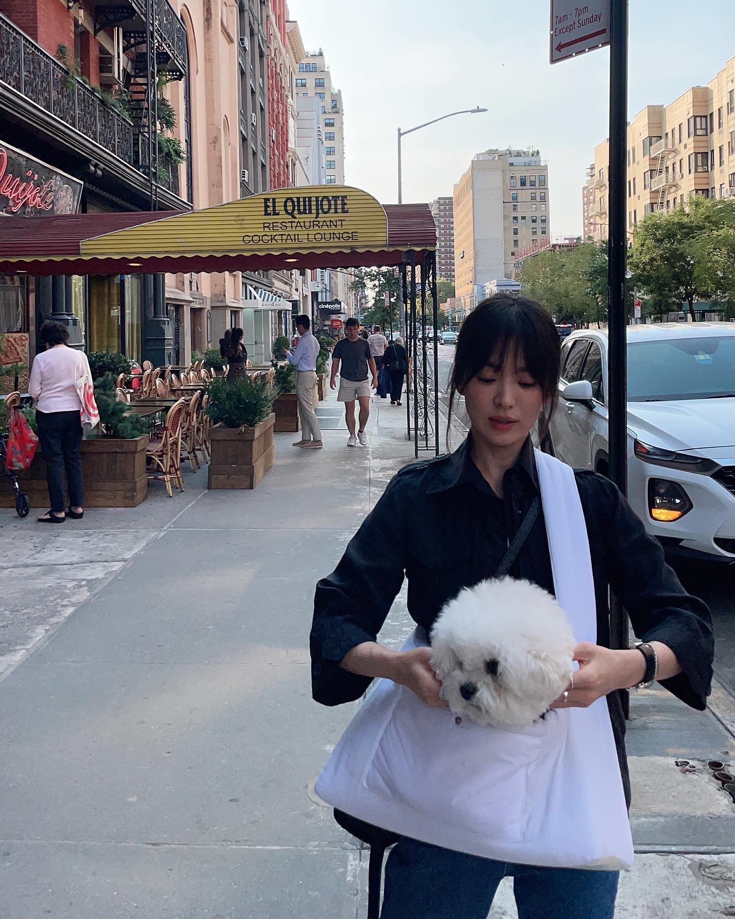 Song Hye Kyo mặc đẹp ở trời Tây với những cách phối đồ đơn giản- Ảnh 9. Song Hye Kyo mặc đẹp ở trời Tây với những cách phối đồ đơn giản- Ảnh 9.