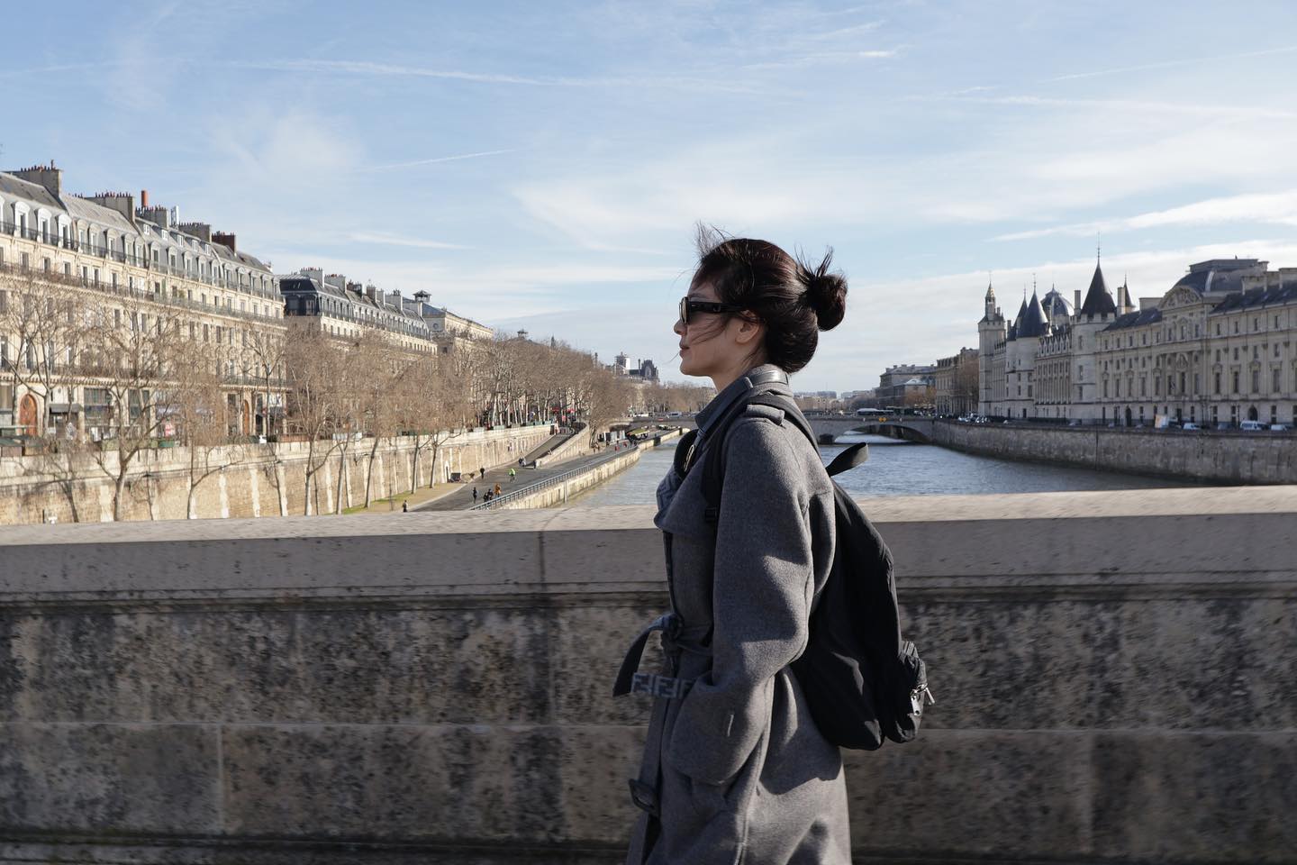 Song Hye Kyo mặc đẹp ở trời Tây với những cách phối đồ đơn giản- Ảnh 7. Song Hye Kyo mặc đẹp ở trời Tây với những cách phối đồ đơn giản- Ảnh 7.