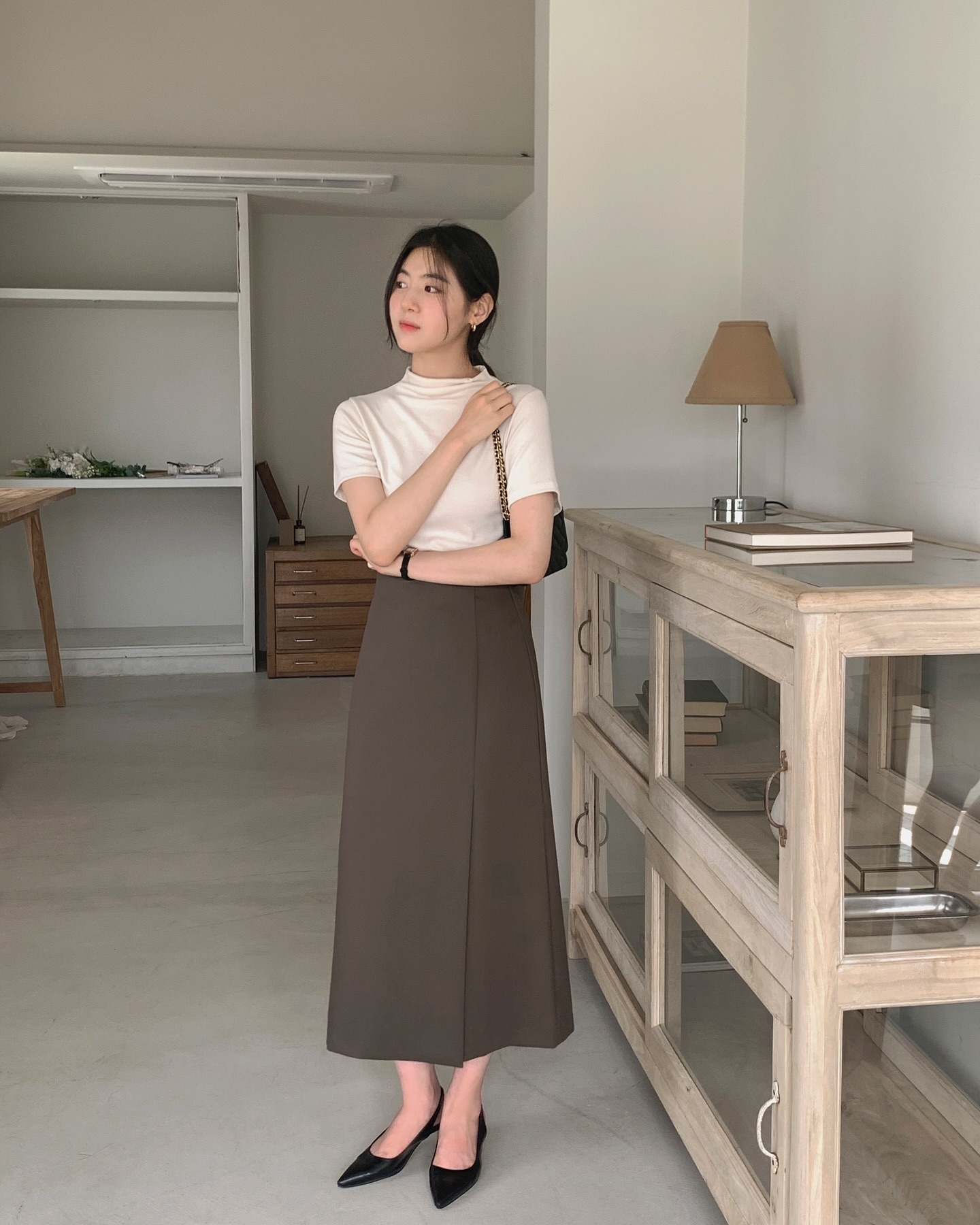 10 cách diện chân váy suông đơn giản mà đẹp trong mùa thu- Ảnh 8. 10 cách diện chân váy suông đơn giản mà đẹp trong mùa thu- Ảnh 8.