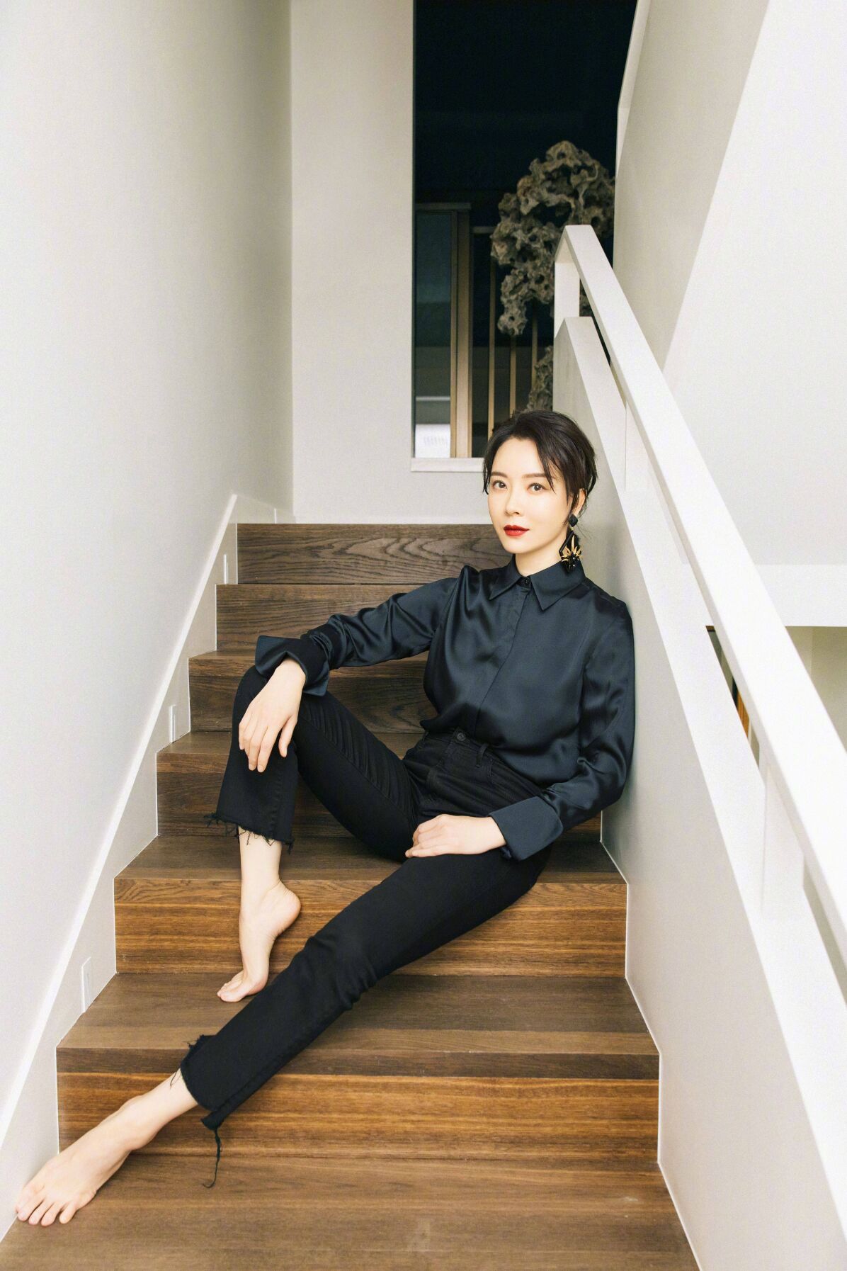 Phụ nữ trên 50 tuổi không nên mặc áo phông và quần jeans mà nên mặc 4 kiểu đồ này- Ảnh 1. Phụ nữ trên 50 tuổi không nên mặc áo phông và quần jeans mà nên mặc 4 kiểu đồ này- Ảnh 1.