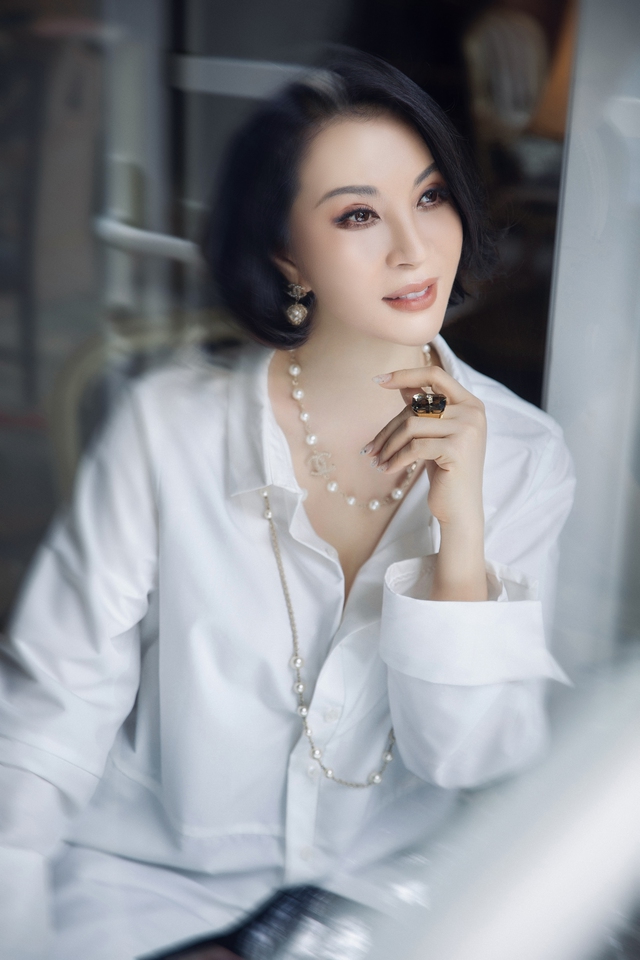 MC Thanh Mai gợi ý phối đồ đen - trắng thanh lịch, không bao giờ lỗi mốt - Ảnh 1. MC Thanh Mai gợi ý phối đồ đen - trắng thanh lịch, không bao giờ lỗi mốt - Ảnh 1.