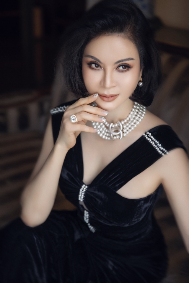 MC Thanh Mai gợi ý phối đồ đen - trắng thanh lịch, không bao giờ lỗi mốt - Ảnh 8. MC Thanh Mai gợi ý phối đồ đen - trắng thanh lịch, không bao giờ lỗi mốt - Ảnh 8.