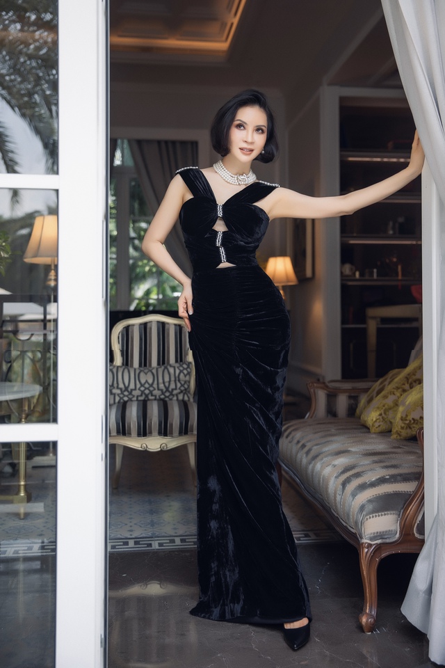 MC Thanh Mai gợi ý phối đồ đen - trắng thanh lịch, không bao giờ lỗi mốt - Ảnh 12. MC Thanh Mai gợi ý phối đồ đen - trắng thanh lịch, không bao giờ lỗi mốt - Ảnh 12.