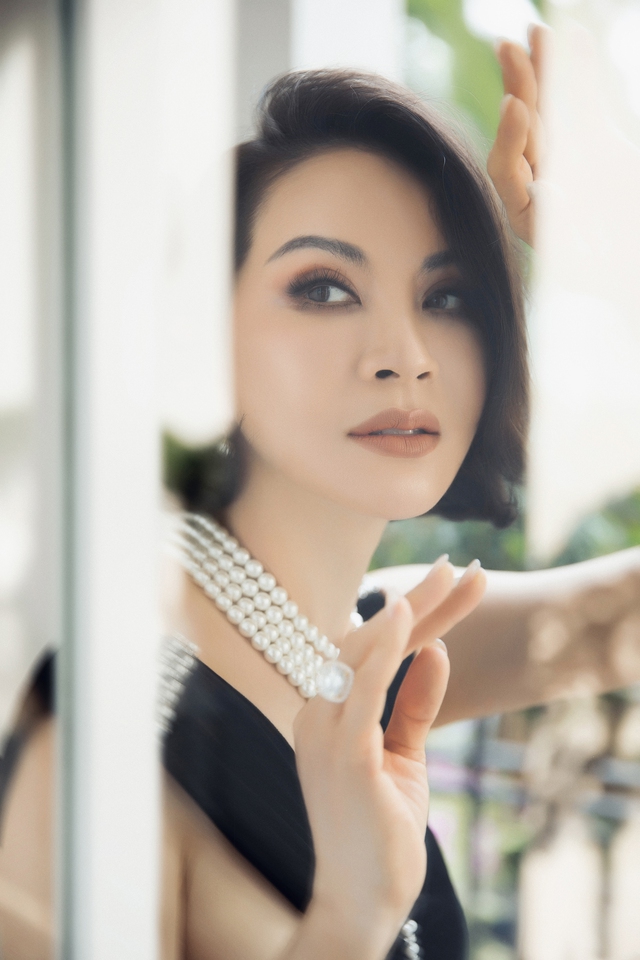 MC Thanh Mai gợi ý phối đồ đen - trắng thanh lịch, không bao giờ lỗi mốt - Ảnh 9. MC Thanh Mai gợi ý phối đồ đen - trắng thanh lịch, không bao giờ lỗi mốt - Ảnh 9.