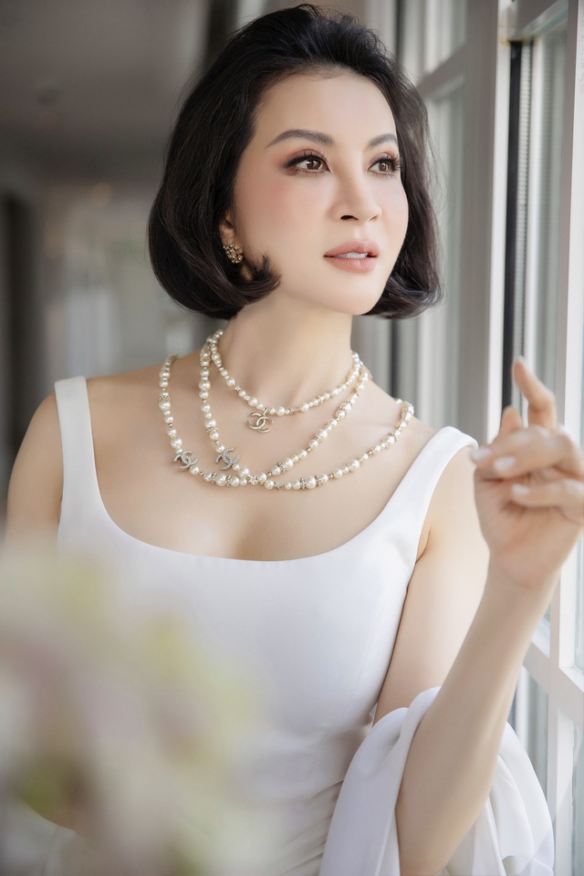 MC Thanh Mai gợi ý phối đồ đen - trắng thanh lịch, không bao giờ lỗi mốt - Ảnh 5. MC Thanh Mai gợi ý phối đồ đen - trắng thanh lịch, không bao giờ lỗi mốt - Ảnh 5.