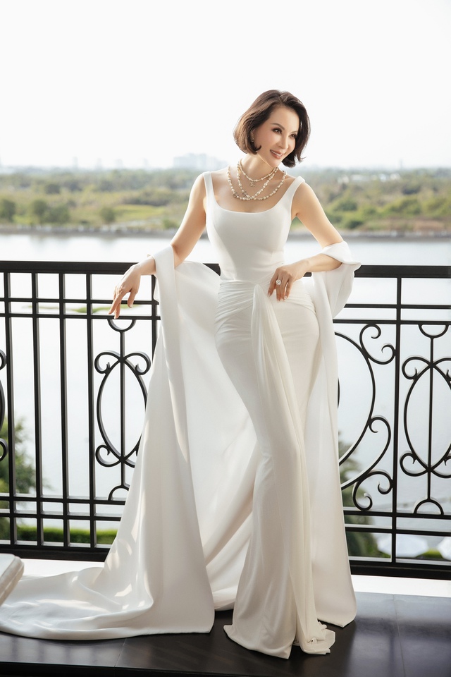 MC Thanh Mai gợi ý phối đồ đen - trắng thanh lịch, không bao giờ lỗi mốt - Ảnh 13. MC Thanh Mai gợi ý phối đồ đen - trắng thanh lịch, không bao giờ lỗi mốt - Ảnh 13.