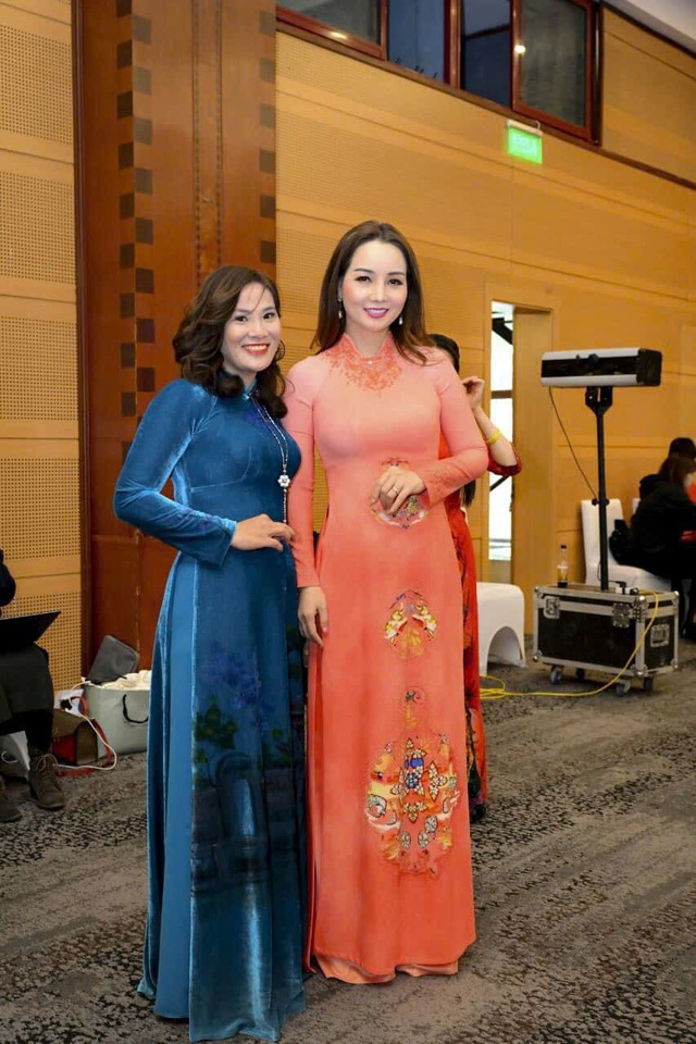 NTK Hương Vải: 20 năm một tình yêu với áo dài truyền thống - Ảnh 4. NTK Hương Vải: 20 năm một tình yêu với áo dài truyền thống - Ảnh 4.
